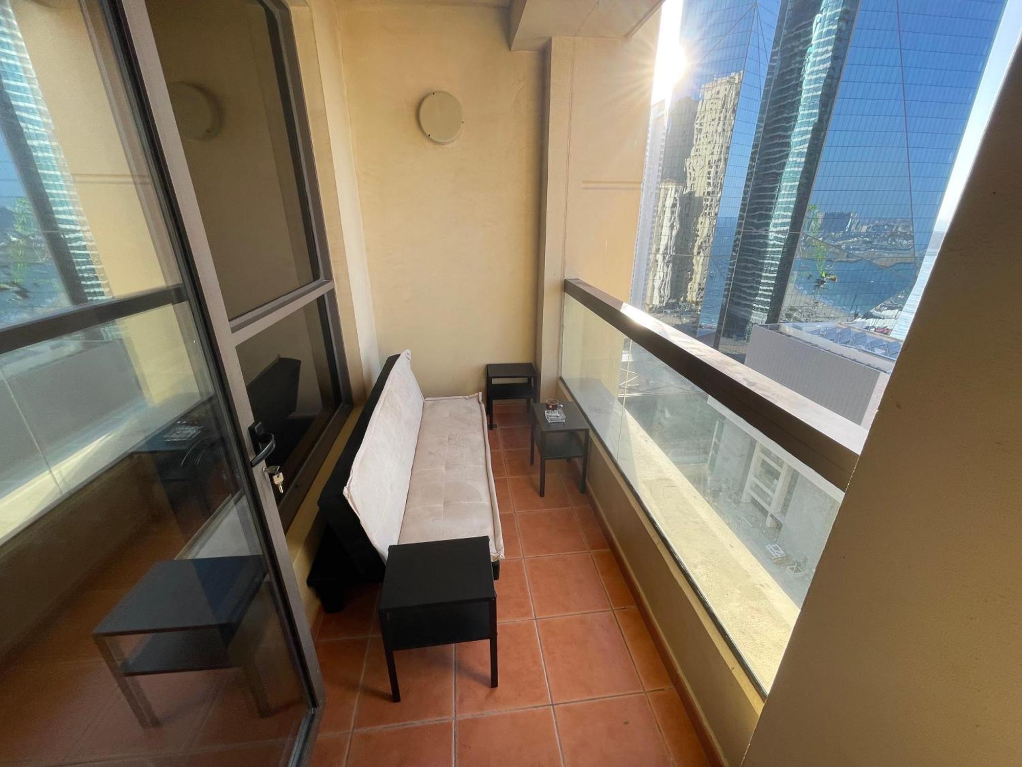 Seaview Beach Hostel Jbr - Walk To Beach - Gym - Pool - Metro Station ドバイ エクステリア 写真