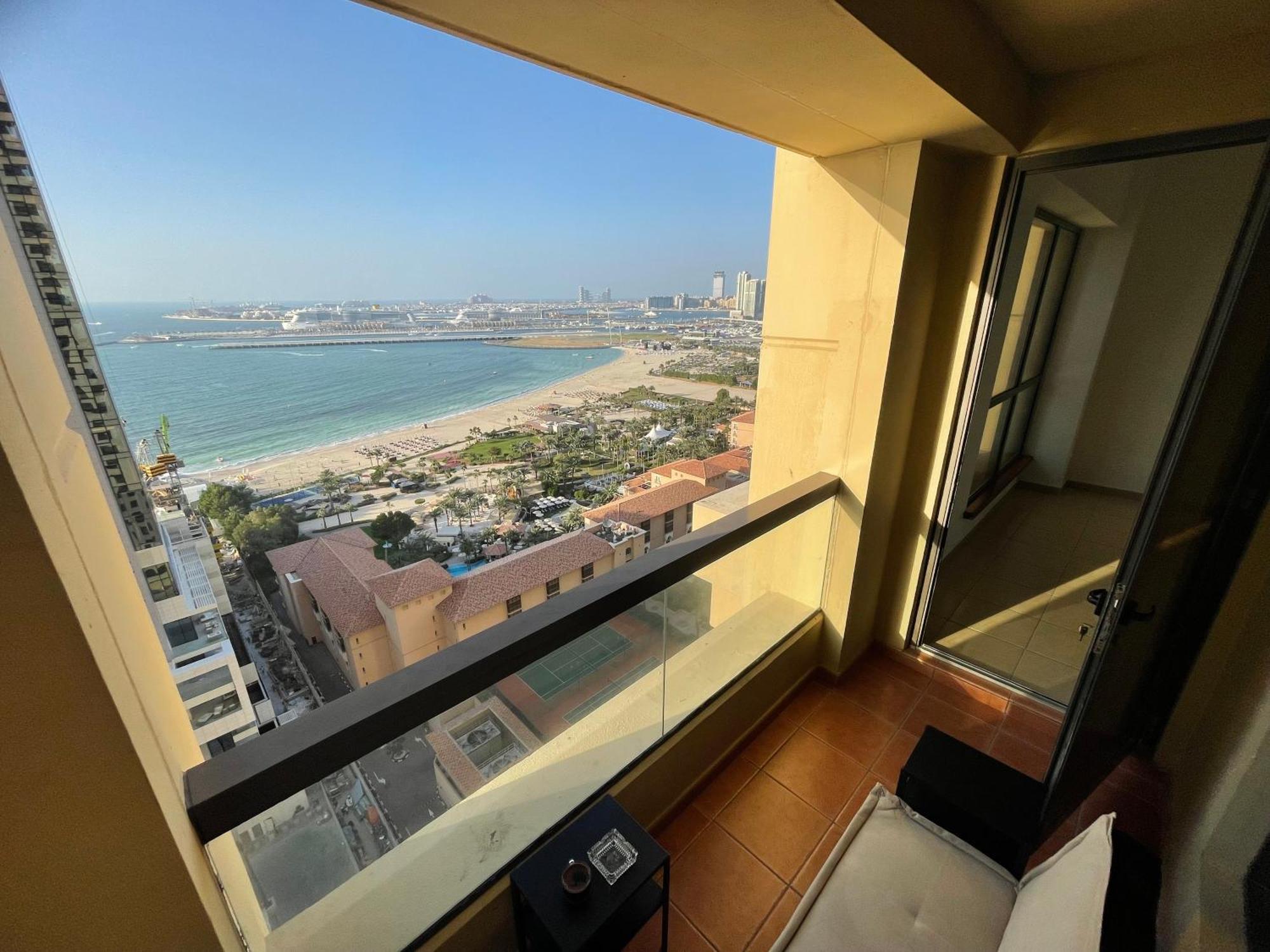 Seaview Beach Hostel Jbr - Walk To Beach - Gym - Pool - Metro Station ドバイ エクステリア 写真