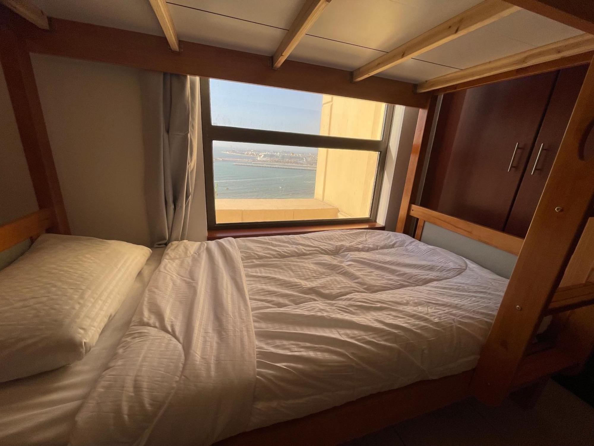 Seaview Beach Hostel Jbr - Walk To Beach - Gym - Pool - Metro Station ドバイ エクステリア 写真