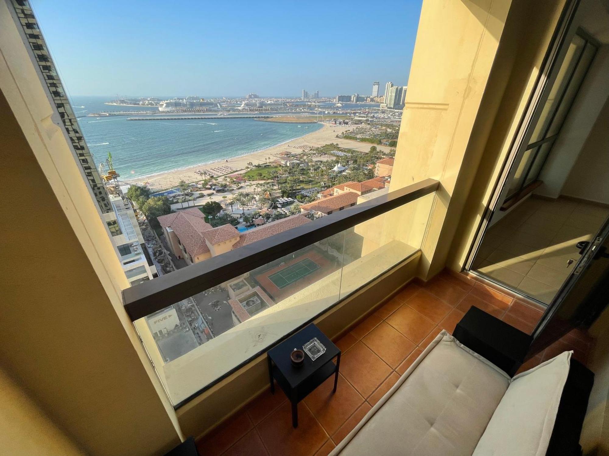 Seaview Beach Hostel Jbr - Walk To Beach - Gym - Pool - Metro Station ドバイ エクステリア 写真