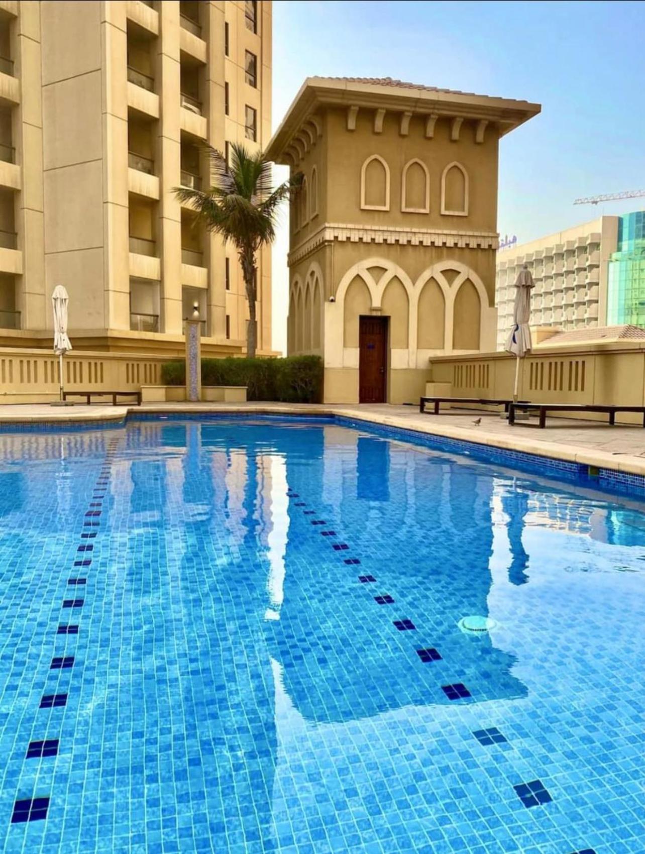 Seaview Beach Hostel Jbr - Walk To Beach - Gym - Pool - Metro Station ドバイ エクステリア 写真